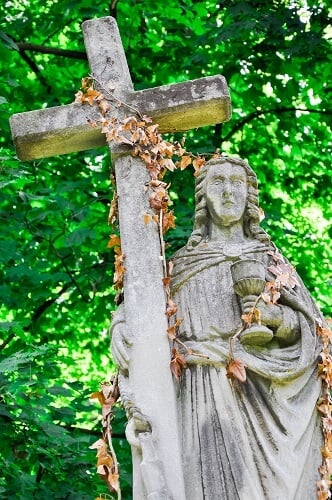 de friedhof mit jesus kreuz