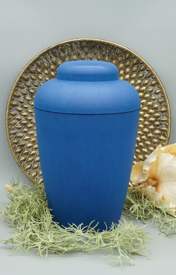 Bio Urne Vale blau mit dekorativem Hintergrund