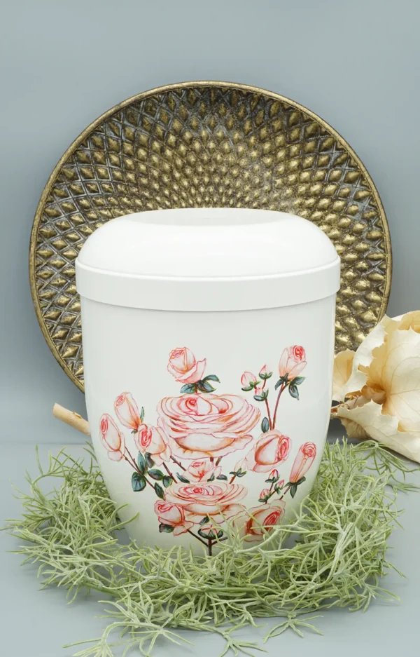Bio Urne handbemalt weiß mit rosa Rosen mit dekorativem Hintergrund