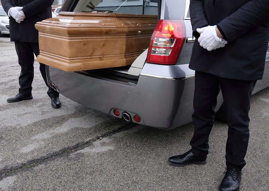 Spürt Ein Toter Die Einäscherung www.mementi-urnen.de