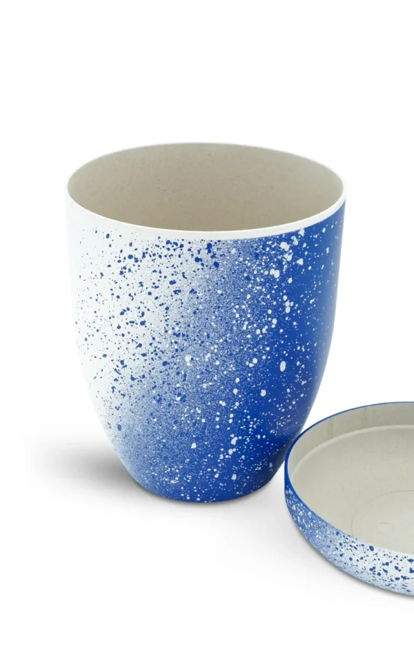Bio Urne handbemalt blau weiß mit Farbsprenkel geöffnet