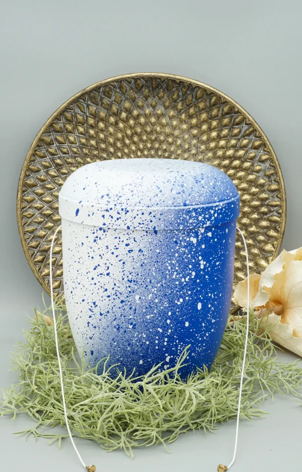 Bio Urne handbemalt blau weiß mit Farbsprenkel mit Ablassschnur
