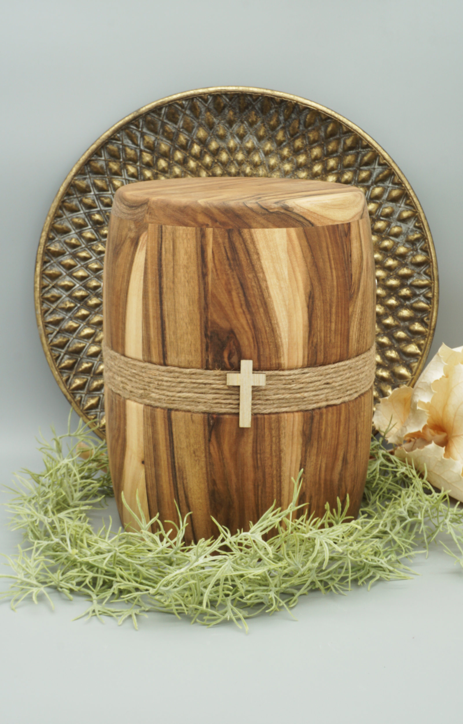 Urne aus Nussbaumholz - Kreuz – Bild 2
